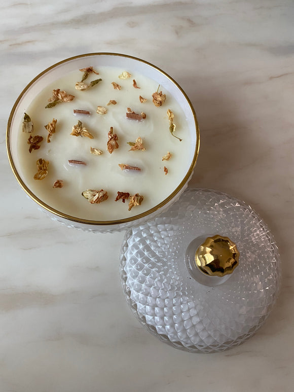 The Diamond with Jasmine Petals (4 Wicks)